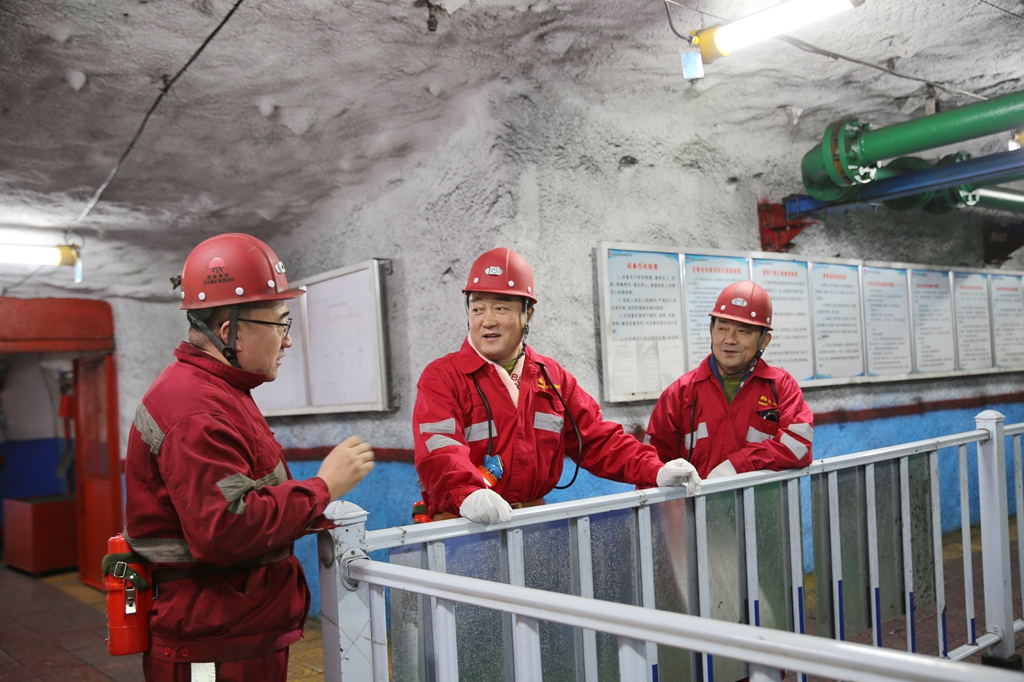 周華榮帶隊(duì)深入柴家溝井開(kāi)展安全大排查